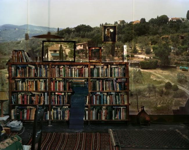 Abelardo Morell, Camera obscura, View Outiside Florence With Bookcase (2009) Abelardo Morell, Camera Obscura, View Outiside Florence With Bookcase (2009)